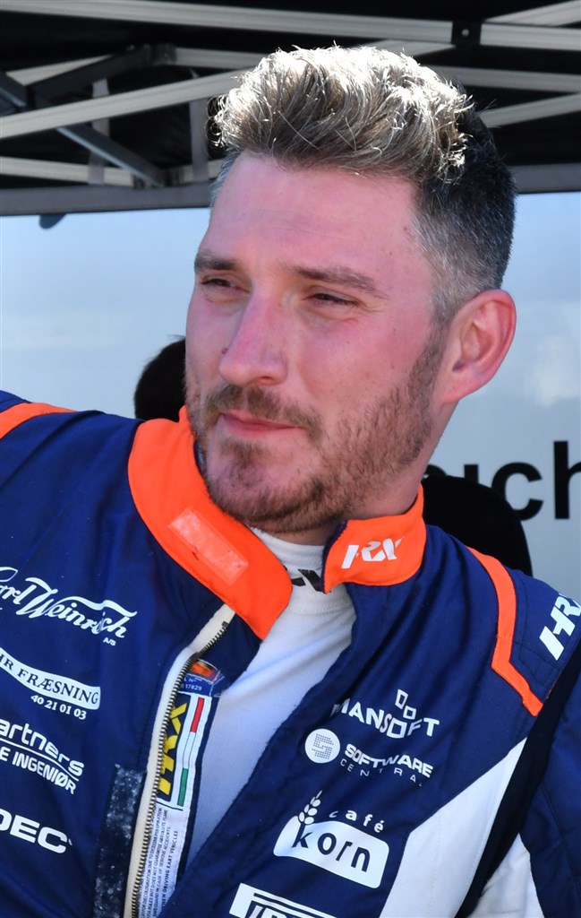 Simon Vallentin måtte nøjes med en andenplads, men dermed er opgøret med Kenneth Madsen ikke slut. Nye dueller venter forude for de to kamphaner.
(Foto: Morten Dam)